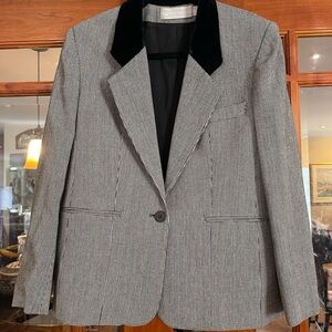 Vintage Evan Picone Black & White houndstooth Blazer with Velvet Collar